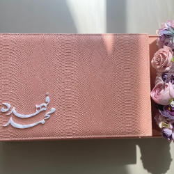 صغير على جنب
